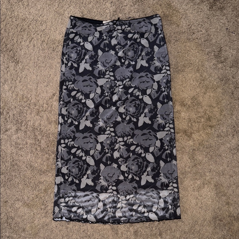 Nectar Elegant Floral Blue and Gray Skirt